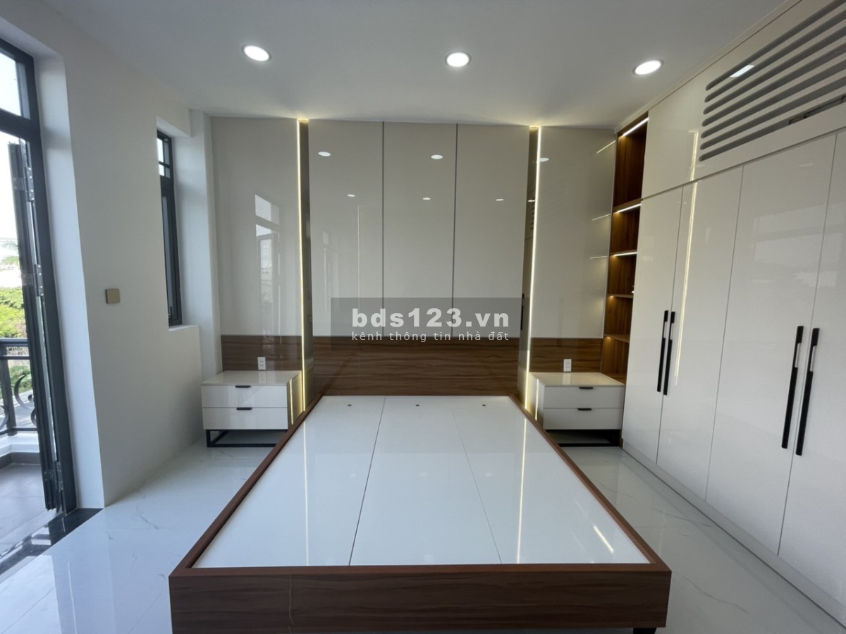 Bán nhà 3 lầu Full nội thất mặt tiền chợ Tỉnh Lộ 10 đầu Tên Lửa, sổ hồng riêng