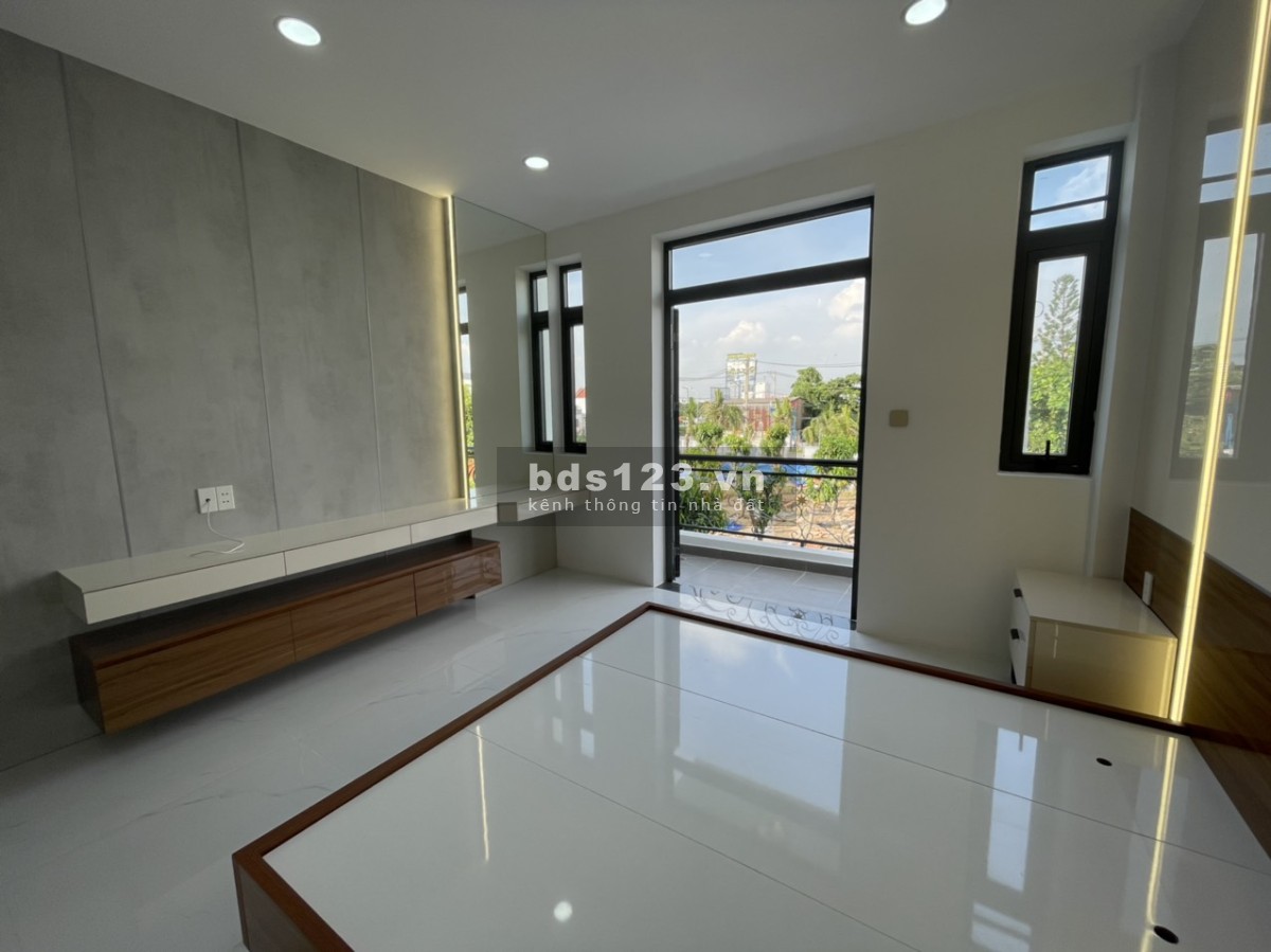 Bán nhà 3 lầu Full nội thất mặt tiền chợ Tỉnh Lộ 10 đầu Tên Lửa, sổ hồng riêng