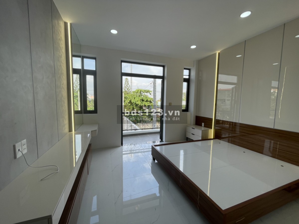 Bán nhà 3 lầu Full nội thất mặt tiền chợ Tỉnh Lộ 10 đầu Tên Lửa, sổ hồng riêng