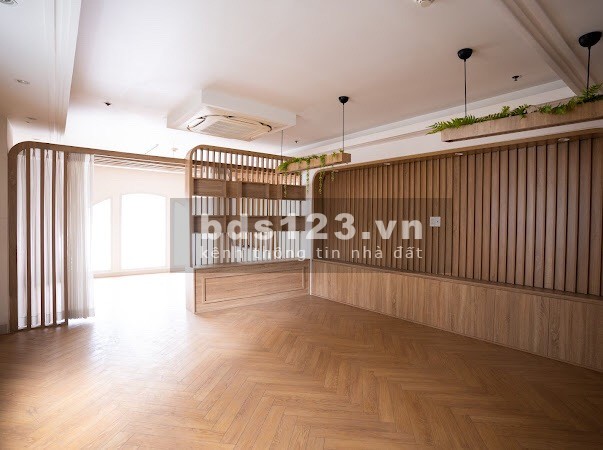 Tòa nhà văn phòng mặt tiền 607 Điện Biên Phủ tiện ích đầy đủ vào ở ngay