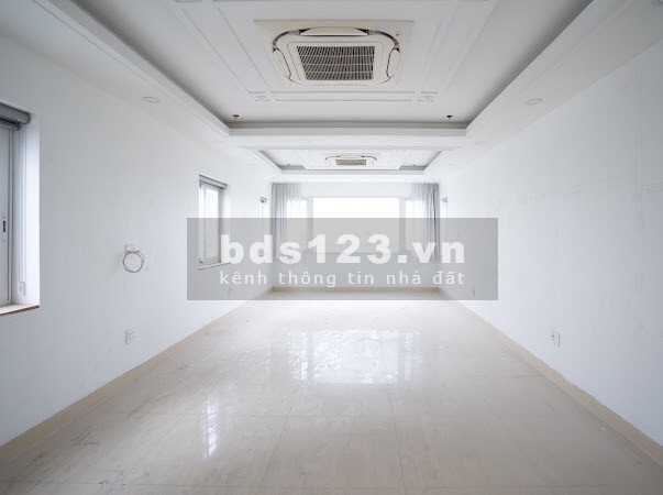 Tòa nhà văn phòng mặt tiền 607 Điện Biên Phủ tiện ích đầy đủ vào ở ngay
