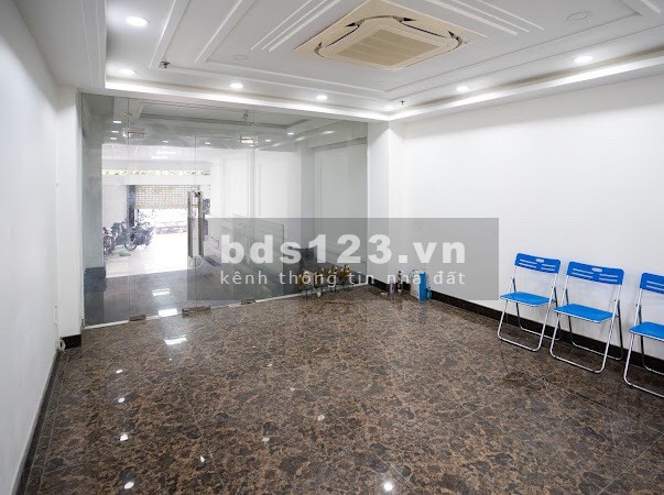 Tòa nhà văn phòng mặt tiền 607 Điện Biên Phủ tiện ích đầy đủ vào ở ngay