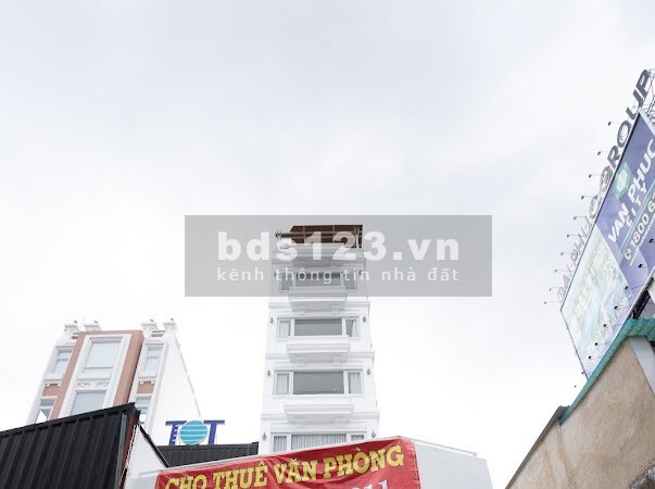 Tòa nhà văn phòng mặt tiền 607 Điện Biên Phủ tiện ích đầy đủ vào ở ngay