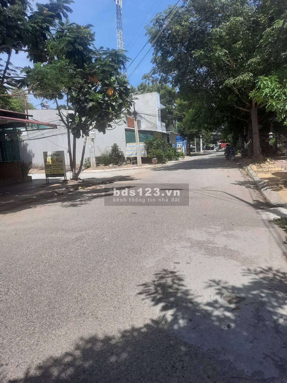 Đất ngay cổng tây chợ phước mỹ 93m2 thổ cư đường nhựa Phùng Khắc Khoan.
