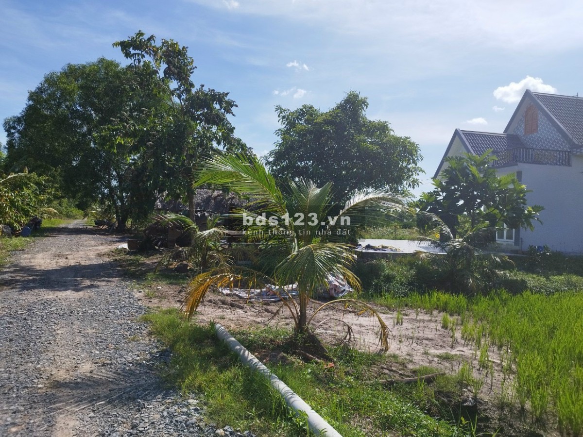 Bán Đất vườn 1000m2 giá chỉ 750 triệu sổ hồng riêng bàn giao ngay