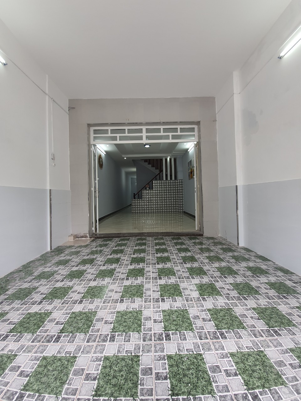 Nhà ngã 3 Tân Kim DT 96m² giá rẻ hạ ngay 100 triệu