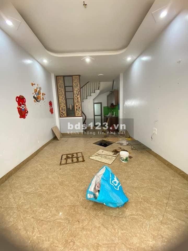 Bán nhà Hoàng Mai DT 32m² x 5 tầng, MT 3,7m, giá tốt đầu tư chỉ 3,7 tỷ đồng
