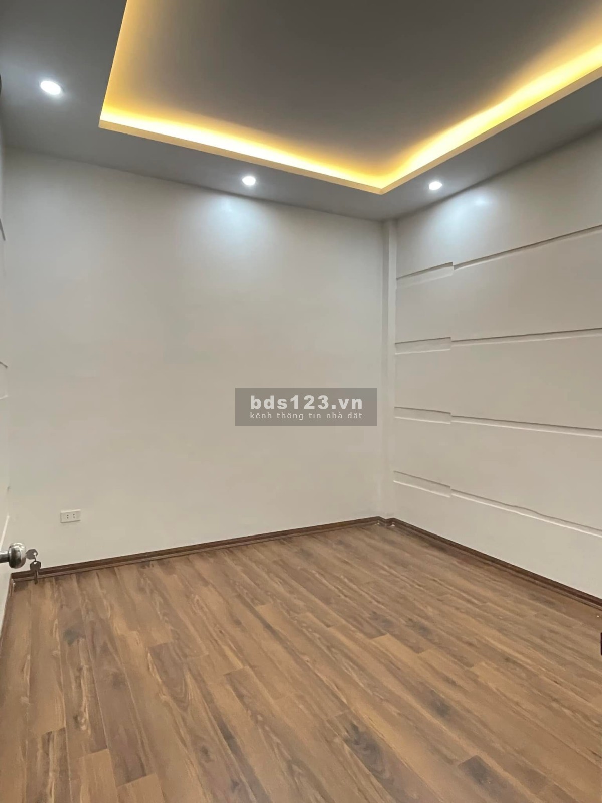 Bán gấp nhà ở Đường Láng diện tích 45m2 chỉ hơn 4 tỷ, nhà 4 tầng mới