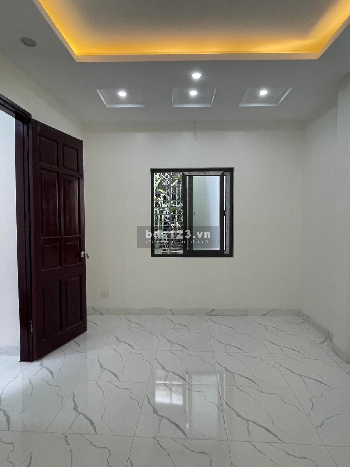 Bán gấp nhà ở Đường Láng diện tích 45m2 chỉ hơn 4 tỷ, nhà 4 tầng mới