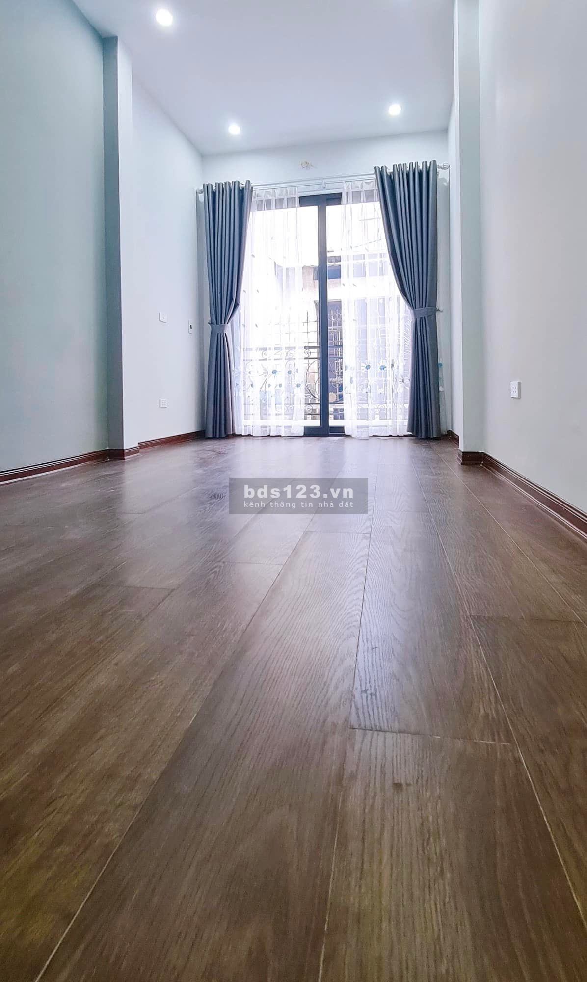 Nhà vị trí siêu đẹp phố Khương Hạ Thanh Xuân, nở hậu, nội thất mới tặng lại dt 33m2