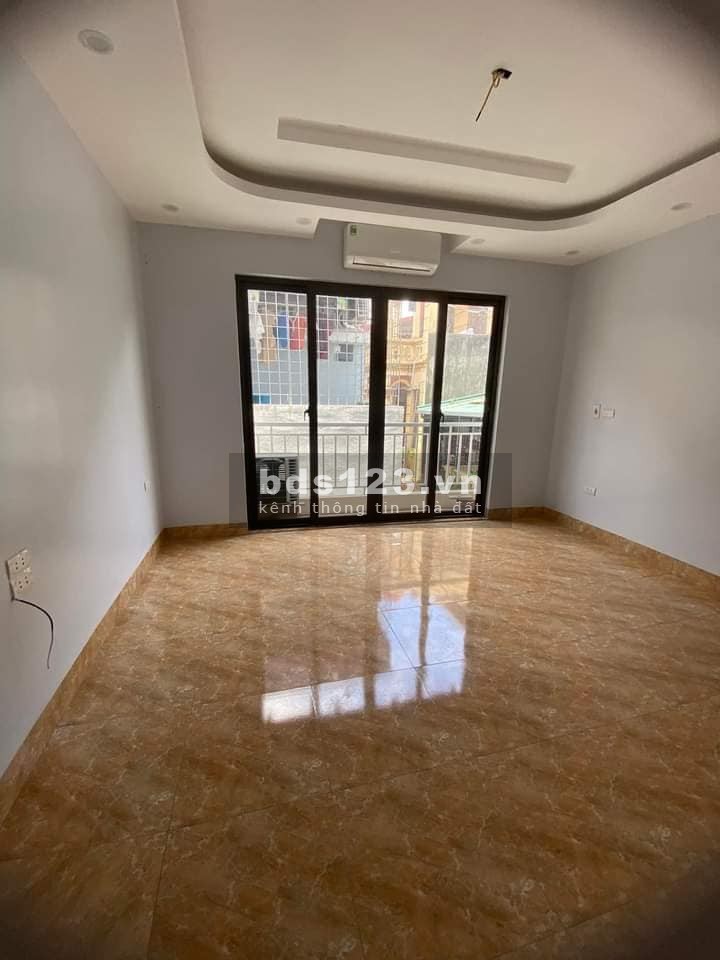 Bán nhà Hoàng Mai DT 32m² x 5 tầng, MT 3,7m, giá tốt đầu tư chỉ 3,7 tỷ đồng