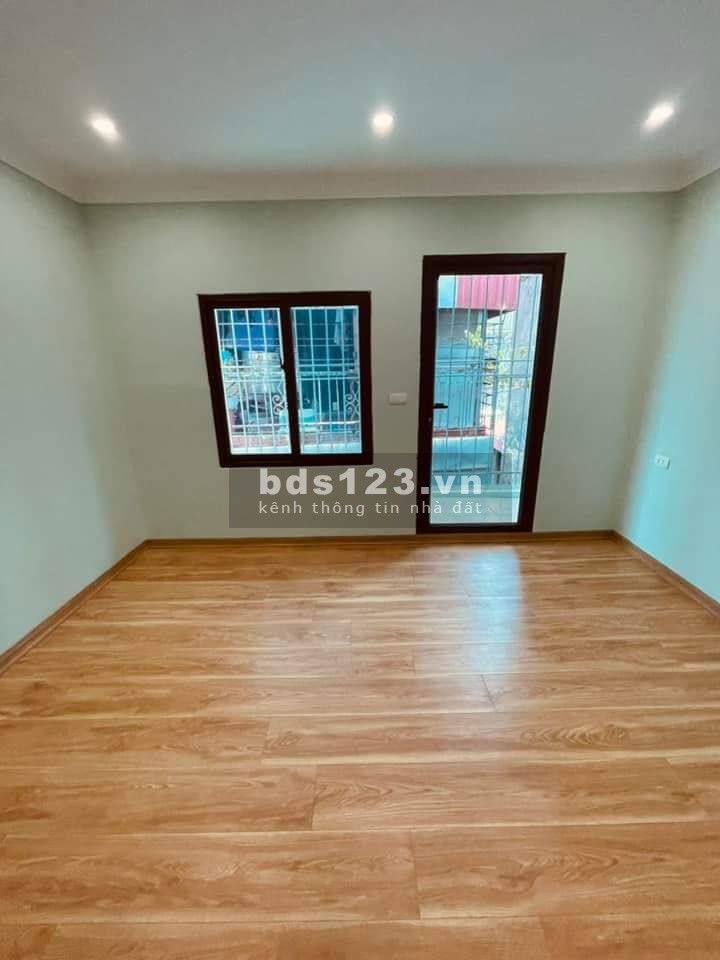 Bán nhà Hoàng Mai 18m x 4 tầng, mặt tiền 3 m, giá chỉ 2.15 tỷ, lh 0975258510
