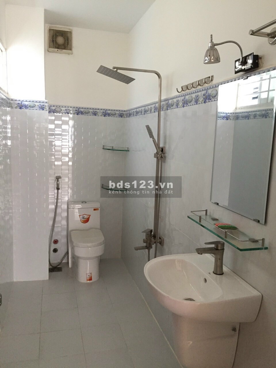 Nhà 1 trệt 3 lầu 149m2 Quận 4 - chủ cần bán gấp nhà khu dân cư hiện hữu không lo giải toả