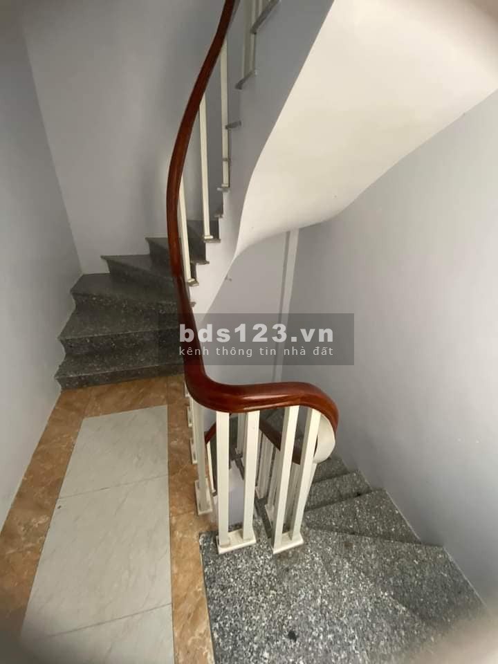 Bán nhà Hoàng Mai DT 32m² x 5 tầng, MT 3,7m, giá tốt đầu tư chỉ 3,7 tỷ đồng