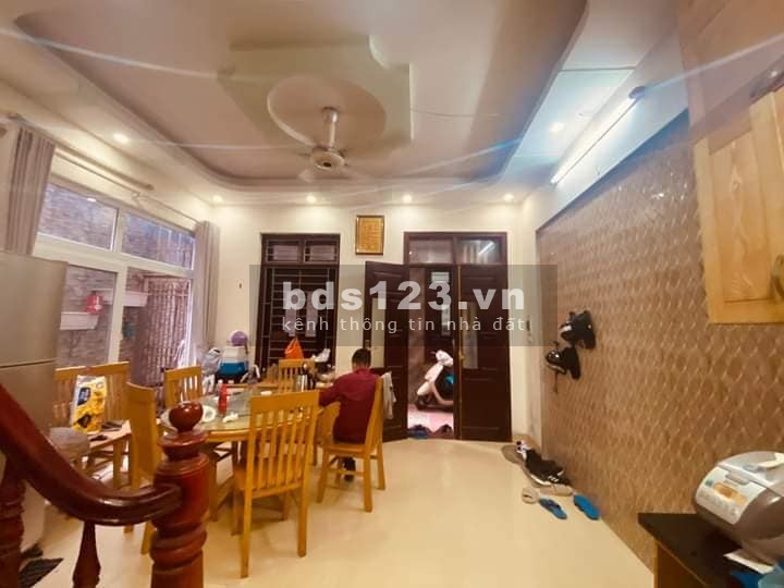 Bán nhà Hoàng Mai 30m x 5 tầng, mặt tiền 5m, chỉ 3.6 tỷ lh 0975258510