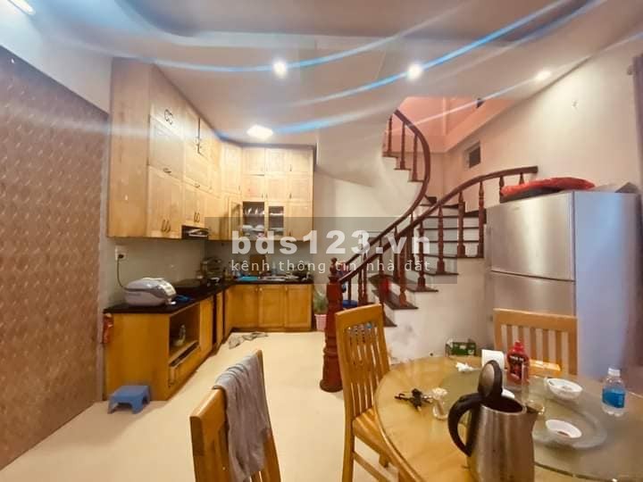 Bán nhà Hoàng Mai 30m x 5 tầng, mặt tiền 5m, chỉ 3.6 tỷ lh 0975258510