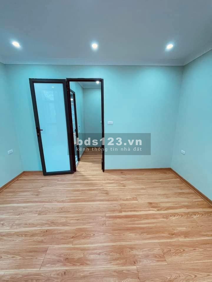 Bán nhà Hoàng Mai 18m x 4 tầng, mặt tiền 3 m, giá chỉ 2.15 tỷ, lh 0975258510