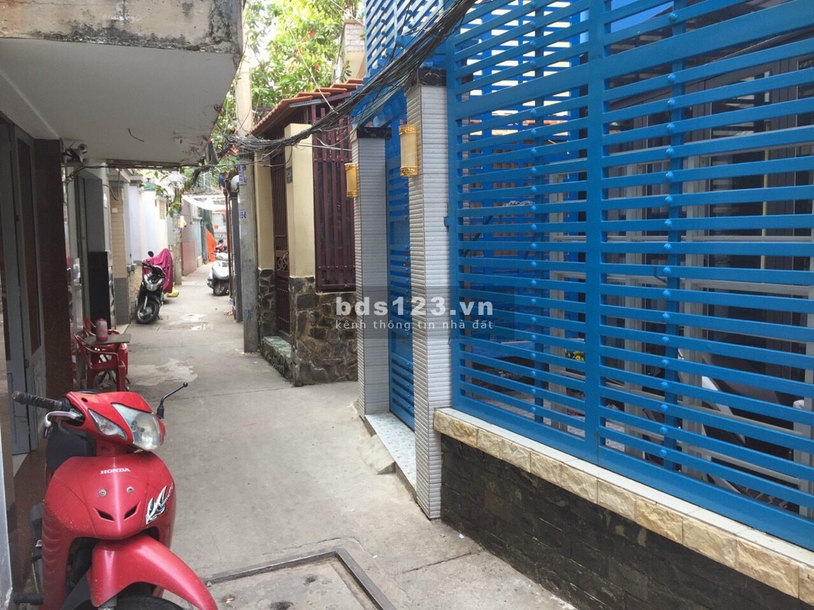 Nhà 1 trệt 3 lầu 149m2 Quận 4 - chủ cần bán gấp nhà khu dân cư hiện hữu không lo giải toả