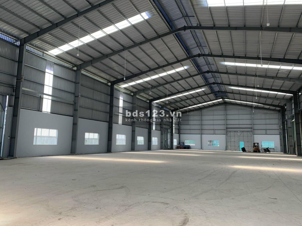 Cho thuê kho mới diện tích 1600m2 mặt tiền Nguyễn Hữu Trí, Bến Lức, Long An