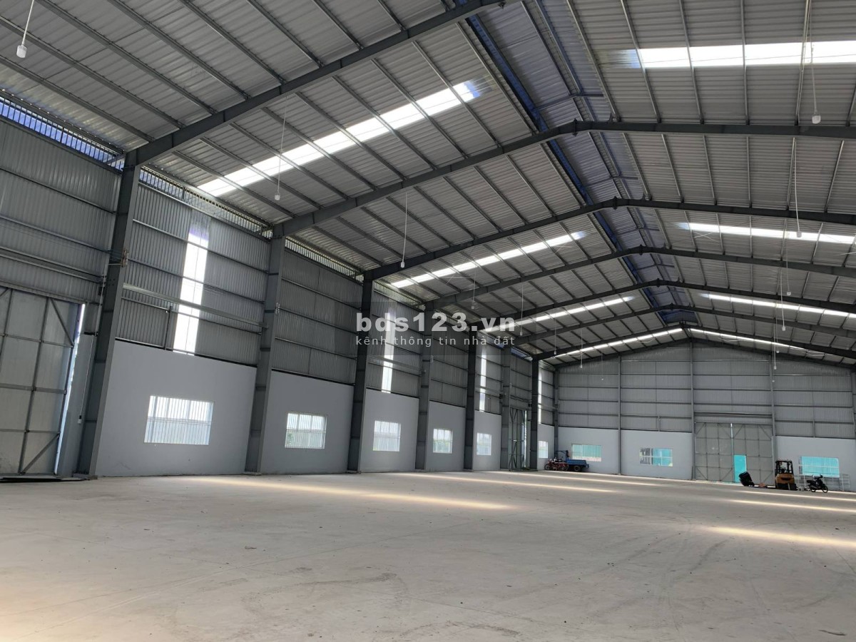 Cho thuê kho mới diện tích 1600m2 mặt tiền Nguyễn Hữu Trí, Bến Lức, Long An