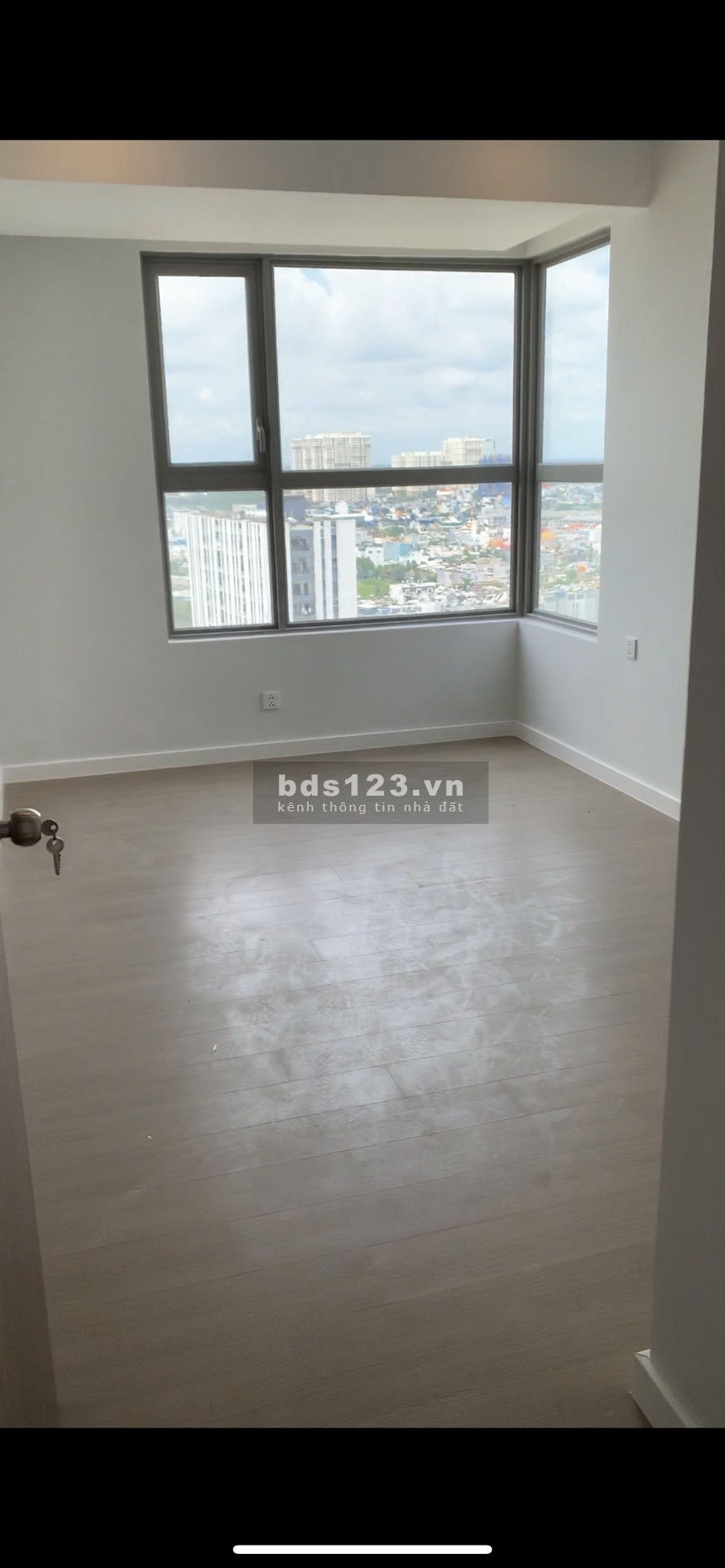 Kẹt tiền bán thu hồi vốn căn hộ River Panorama tầng 19, 3 pn, 2 wc căn góc dt 115m2, giá 4.3 tỷ