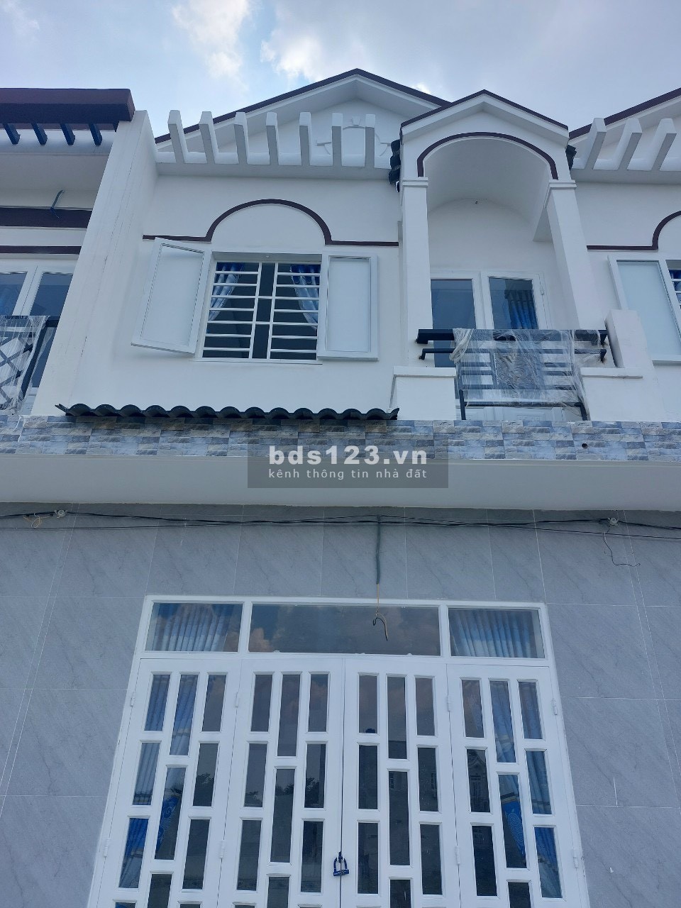Nhà đẹp gần ngã 3 Mỹ Hạnh giá chỉ 600 triệu đồng, tiện ích xung quanh đầy đủ