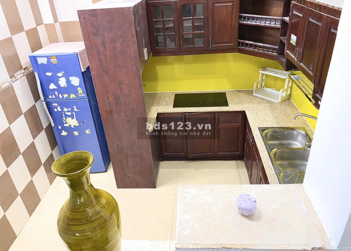 Cho thuê nhà 3 lầu 1 sân thượng hẻm Nguyễn Thiện Thuật Q3