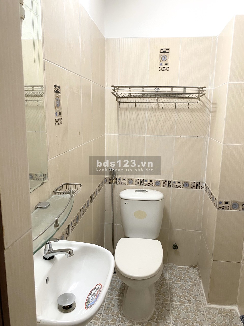Cho thuê nhà 3 lầu 1 sân thượng hẻm Nguyễn Thiện Thuật Q3