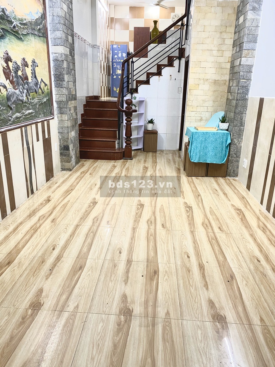 Cho thuê nhà 3 lầu 1 sân thượng hẻm Nguyễn Thiện Thuật Q3