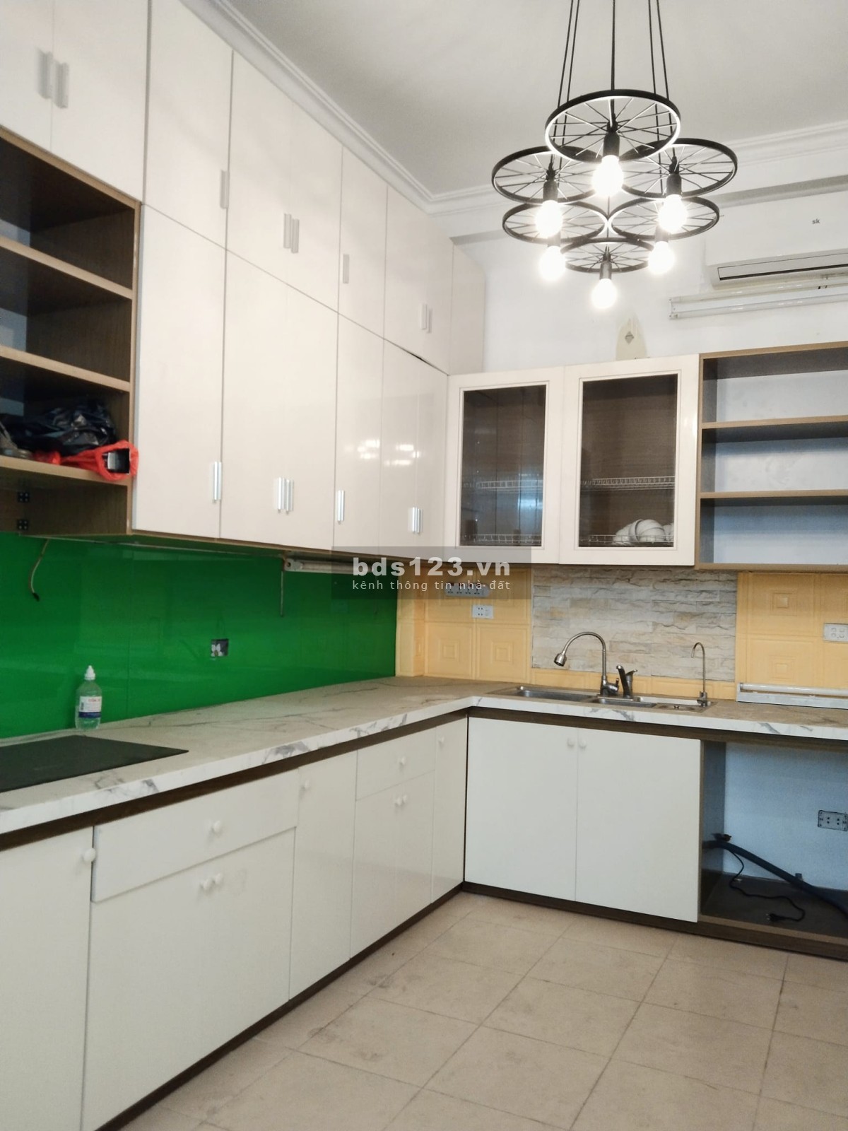 Nhà xây 5 tầng ngõ rộng đường Lạc Long Quân, vị trí hiếm nhà bán diện tích 39m2, gá 5.1 tỷ