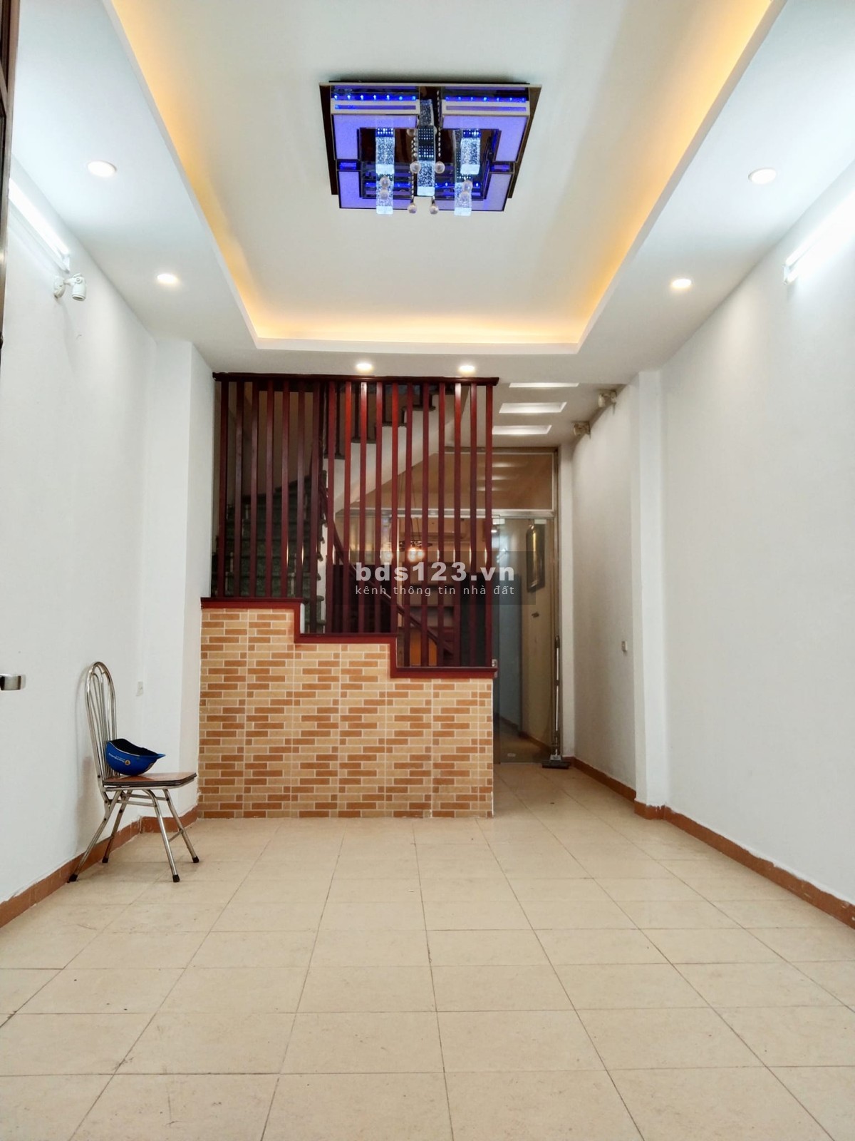 Nhà xây 5 tầng ngõ rộng đường Lạc Long Quân, vị trí hiếm nhà bán diện tích 39m2, gá 5.1 tỷ