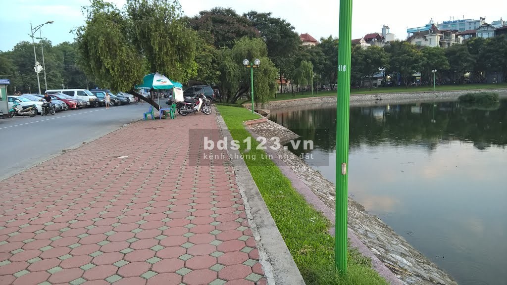 Bán gấp nhà cách phố Tây Sơn 30m, ô tô tránh đố, diện tích 52m2, giá 8.3 tỷ, lh 0987833652