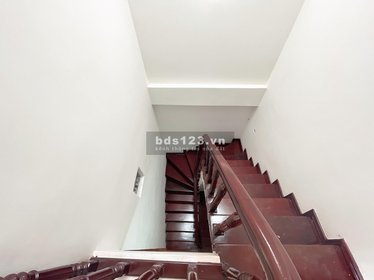 Bán gấp nhà cách phố Tây Sơn 30m, ô tô tránh đố, diện tích 52m2, giá 8.3 tỷ, lh 0987833652