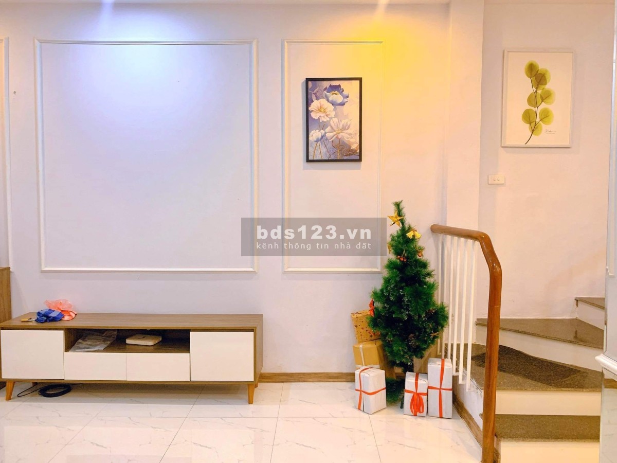 Bán gấp nhà cách phố Tây Sơn 30m, ô tô tránh đố, diện tích 52m2, giá 8.3 tỷ, lh 0987833652