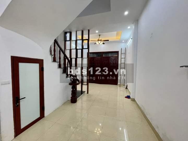 Bán nhà Hoàng Mai diện tích 40m2 x 4 tầng, MT 4.2m, giá 3.9 tỷ Hoàng Mai