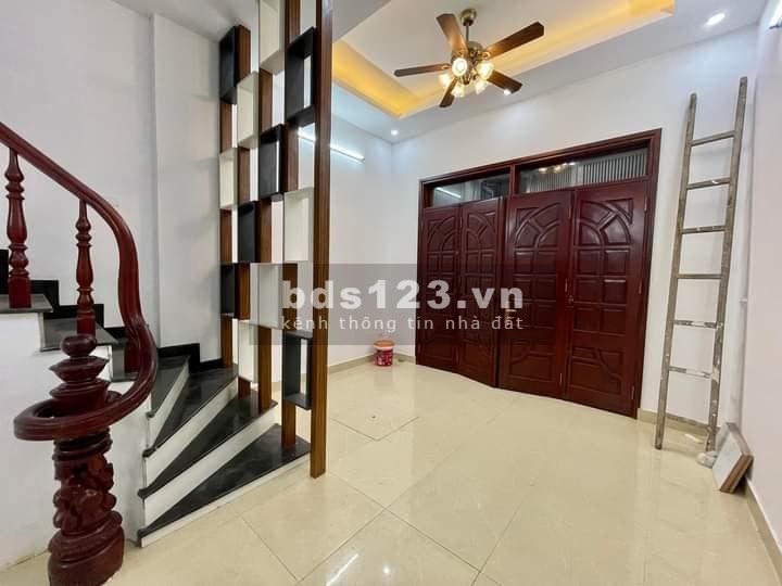 Bán nhà Hoàng Mai diện tích 40m2 x 4 tầng, MT 4.2m, giá 3.9 tỷ Hoàng Mai
