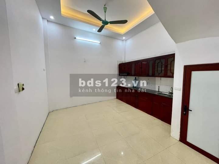 Bán nhà Hoàng Mai diện tích 40m2 x 4 tầng, MT 4.2m, giá 3.9 tỷ Hoàng Mai