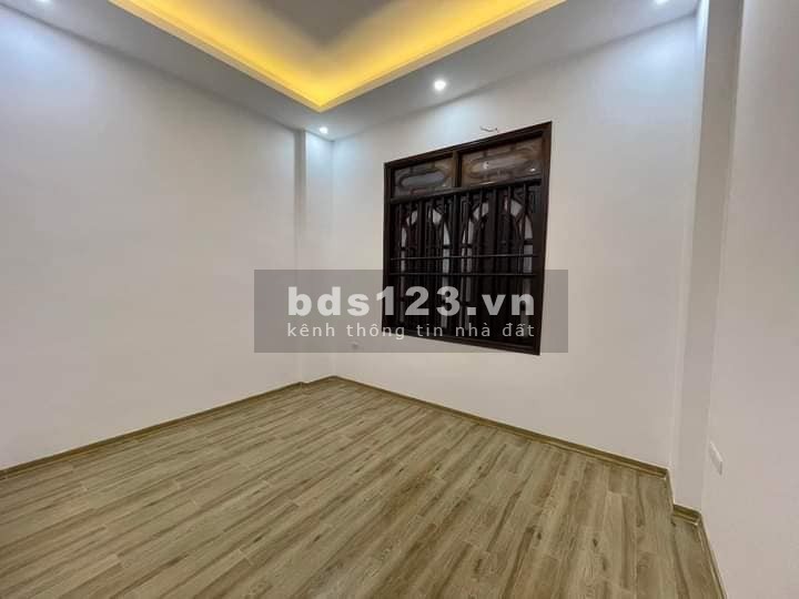 Bán nhà Hoàng Mai diện tích 40m2 x 4 tầng, MT 4.2m, giá 3.9 tỷ Hoàng Mai