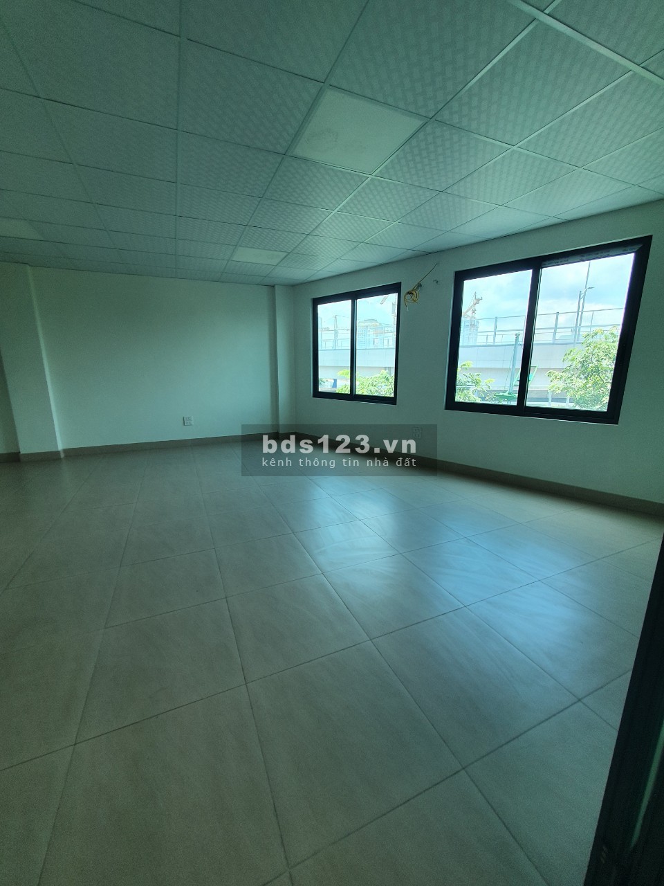 Cho thuê nhà 5 tầng mặt đường Phạm Văn Đồng, phù hợp kinh doanh và ở