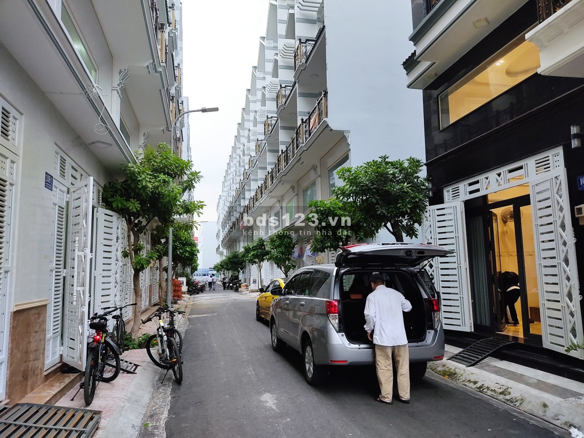 Bán nhà phố cao cấp mặt tiền đường Quận Bình Tân, giá đầu tư sinh lời