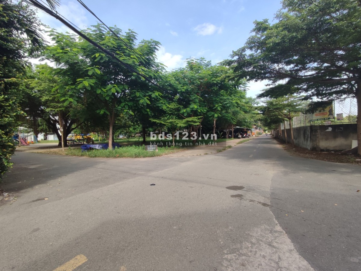 Bán nhà 4 lầu mặt tiền đường 104 Man Thiện - P. TNPA , Quận 9