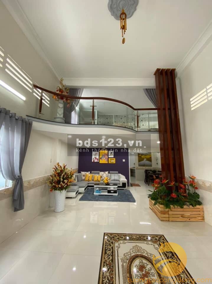 Bán nhà Bồ Đề vị trí hiếm, oto lùi cửa, cạnh hồ Lâm Du lh 0372582407