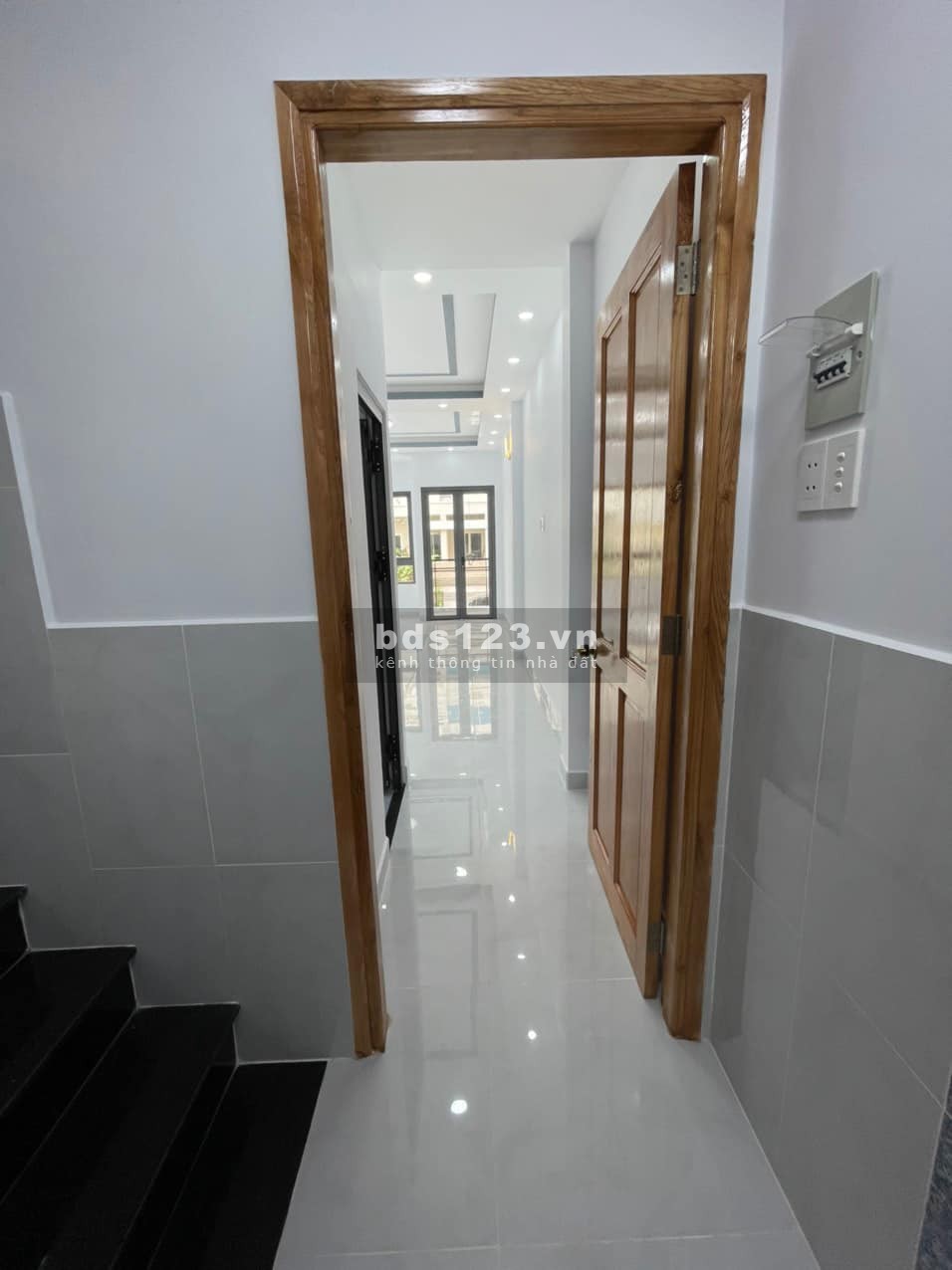 Nhà mới tinh thơm mùi sơn thiết kế đẹp lung linh, 4 tầng bê tông cốt thép, dt 42m2 giá 8.3 tỷ
