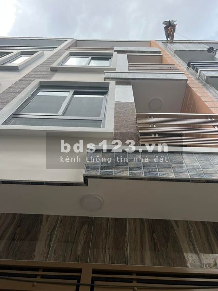 Nhà mới tinh thơm mùi sơn thiết kế đẹp lung linh, 4 tầng bê tông cốt thép, dt 42m2 giá 8.3 tỷ