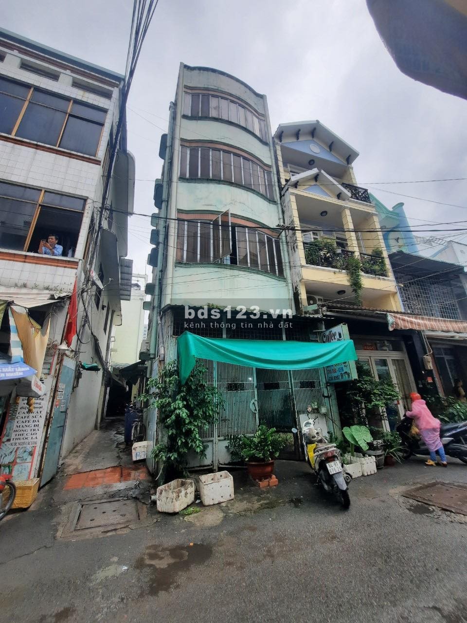 Bán gấp nhà đường Lạc Long Quân,phường 3 quận Bình Tân, DT 4x11 3 lầu ST đúc,mặt tiền đường 8m