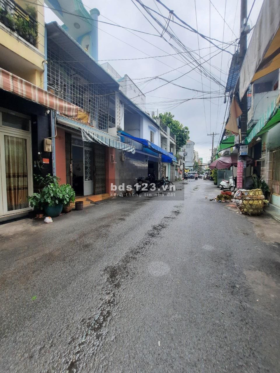Bán gấp nhà đường Lạc Long Quân,phường 3 quận Bình Tân, DT 4x11 3 lầu ST đúc,mặt tiền đường 8m