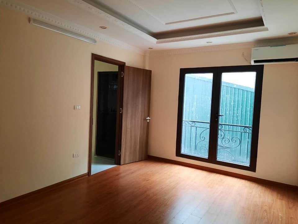 Bán nhà Ngọc Thuỵ ngõ rộng ô tô đỗ cổng 40m 5 tầng đúc hướng Đông Nam