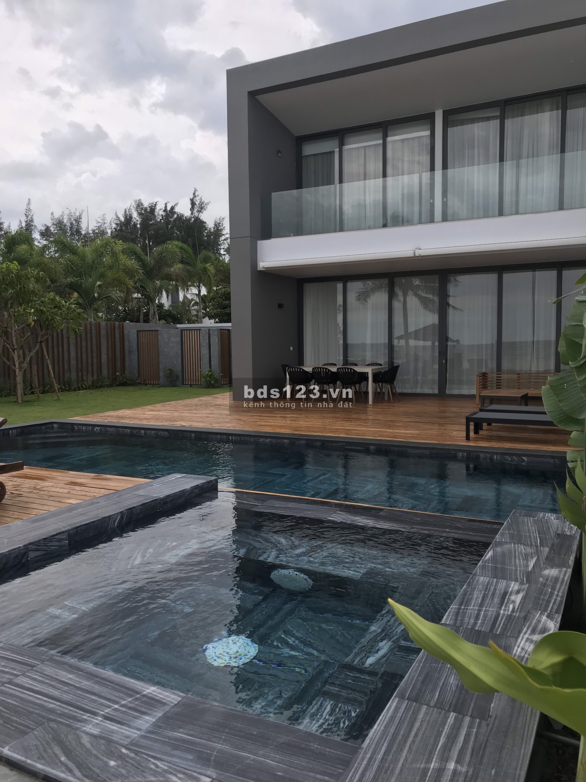 Cần sang lại villa mặt tiền biển Sanctuary Hồ Tràm 580m2 cực hiếm, nhận nhà ngay, căn góc view đẹp
