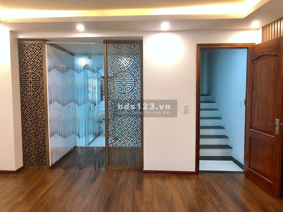 Nhà đẹp Yên Hoà cách mặt phố 20m DT 36m² x 5 tầng giá bán 3,75 tỷ đồng