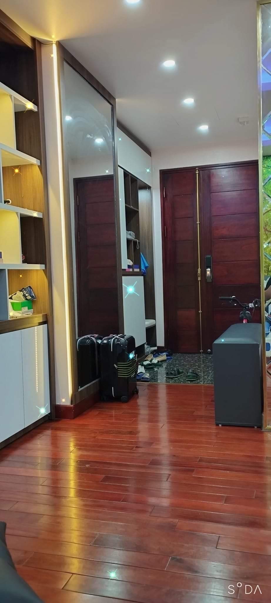 Bán căn hộ 3 phòng ngủ dt 142m2, lô góc diện tích rộng nội thất tiền tỷ